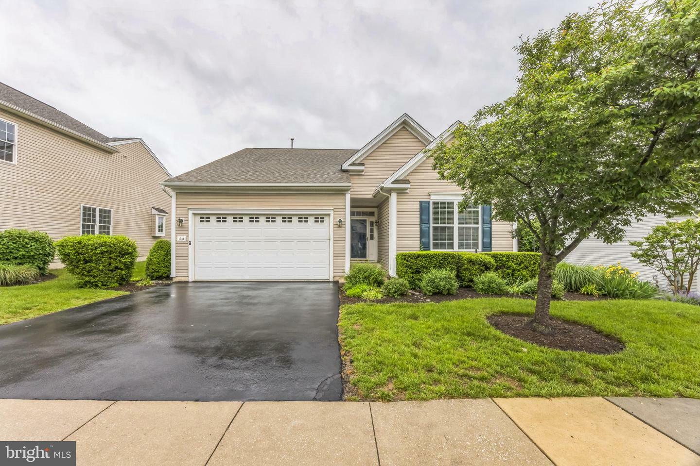 Property Photo: 1744 Ashbrooke Avenue PA 19060