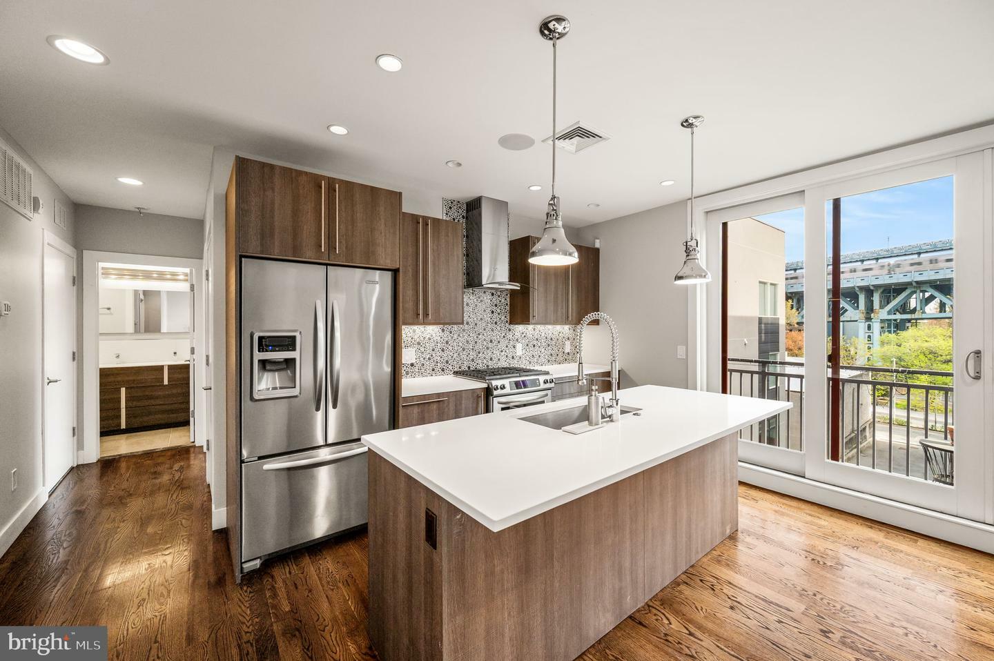 Property Photo: 138 N Front Street 40 4R PA 19106