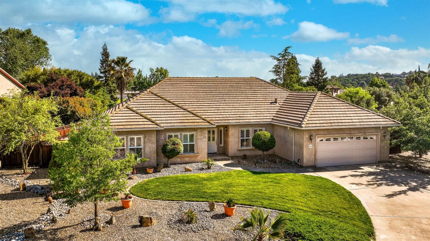 Property Photo: 689 Saint Andrews CA 95252