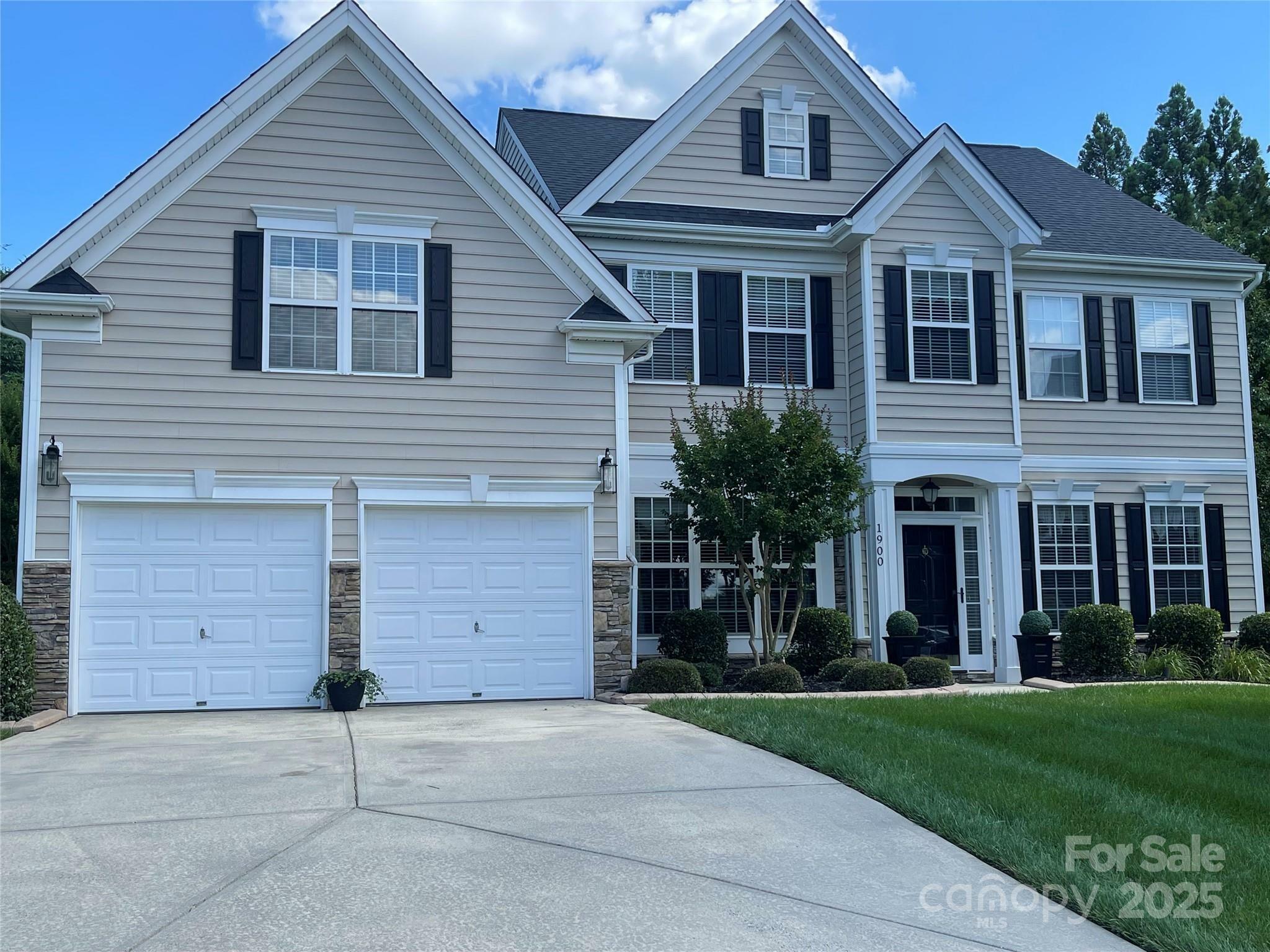 Property Photo: 1900 Birchbrook Court NC 28075