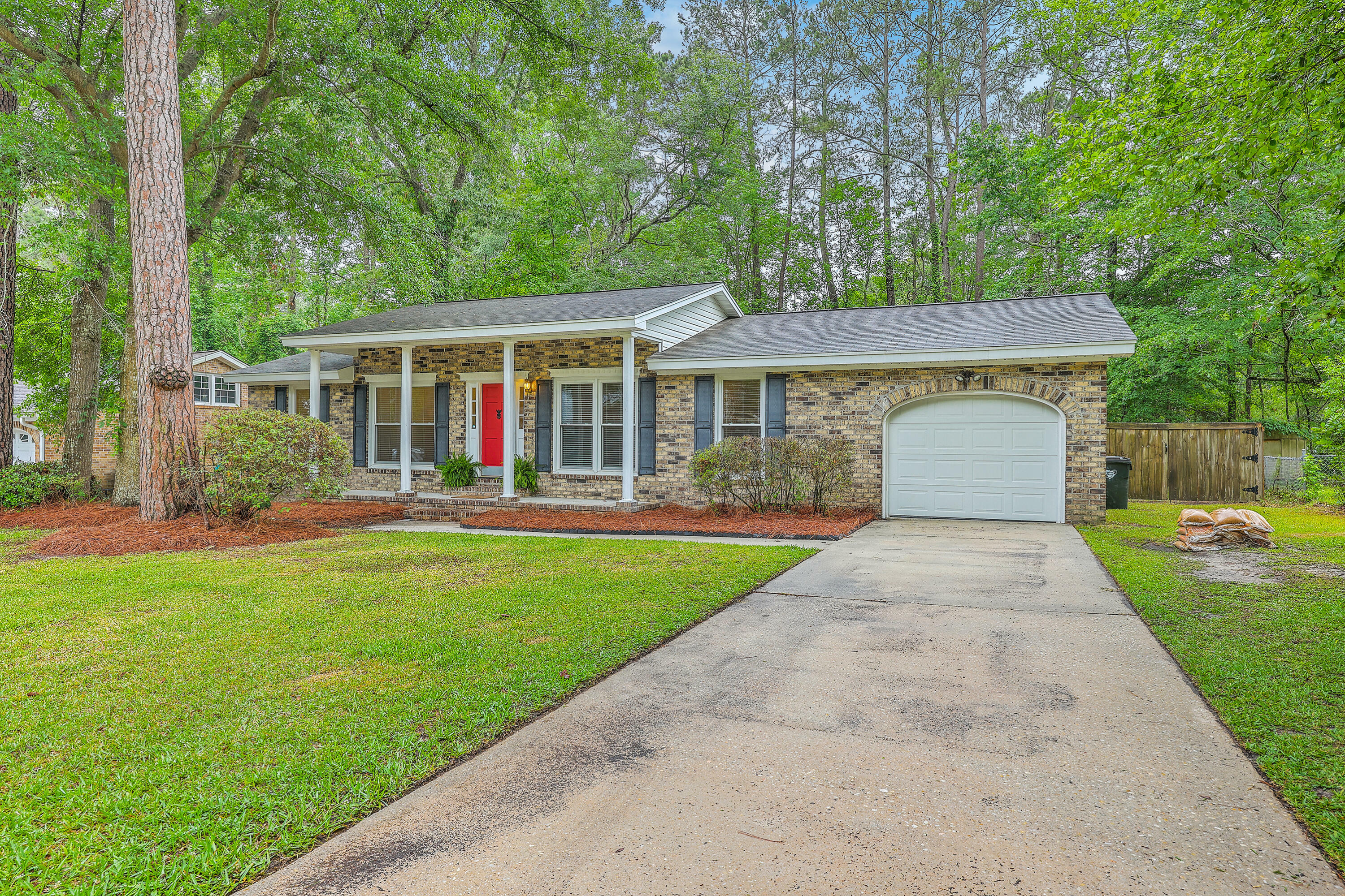 Property Photo: 206 Jimbo Road SC 29485