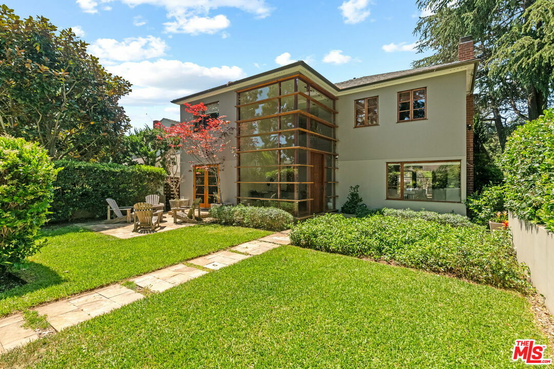 Property Photo: 304 14th St CA 90402
