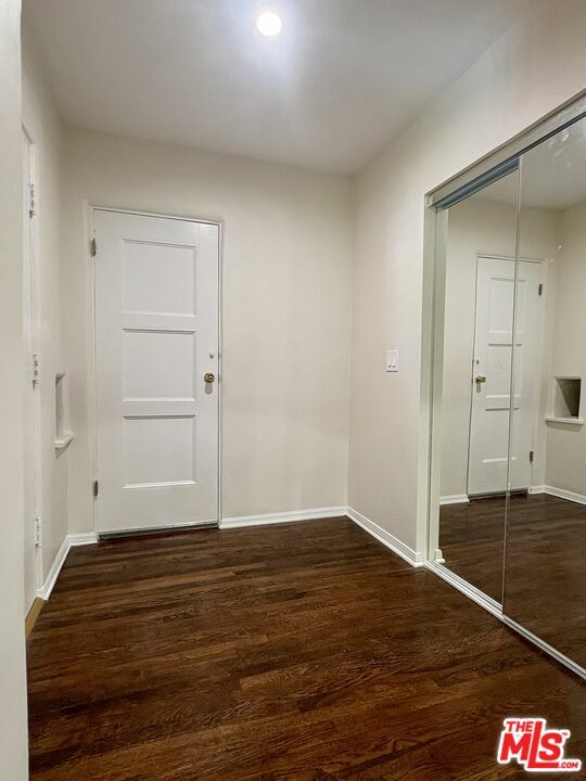 Property Photo: 170 N Orange Dr CA 90036
