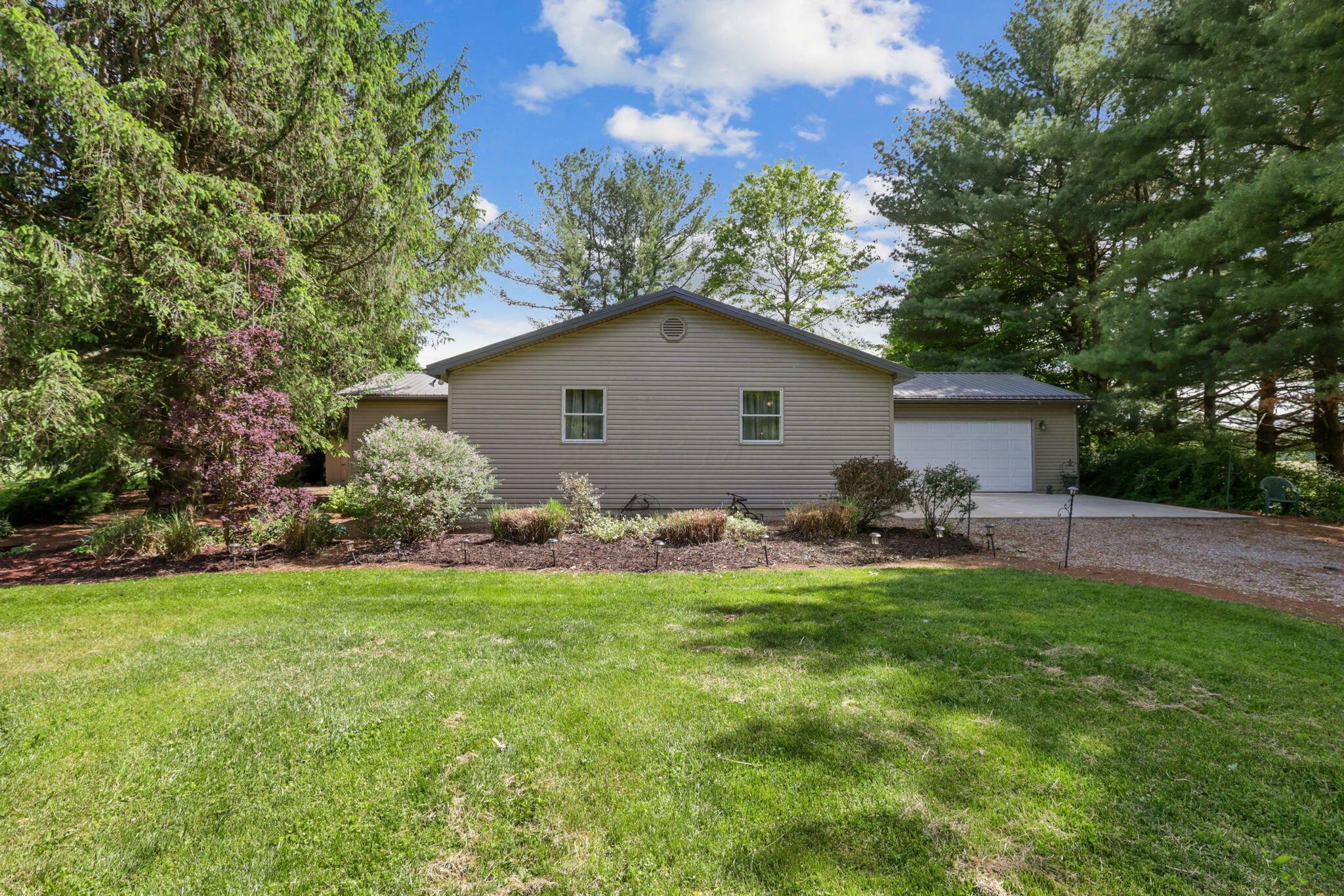 Property Photo: 18040 Johnson SE Road OH 43056
