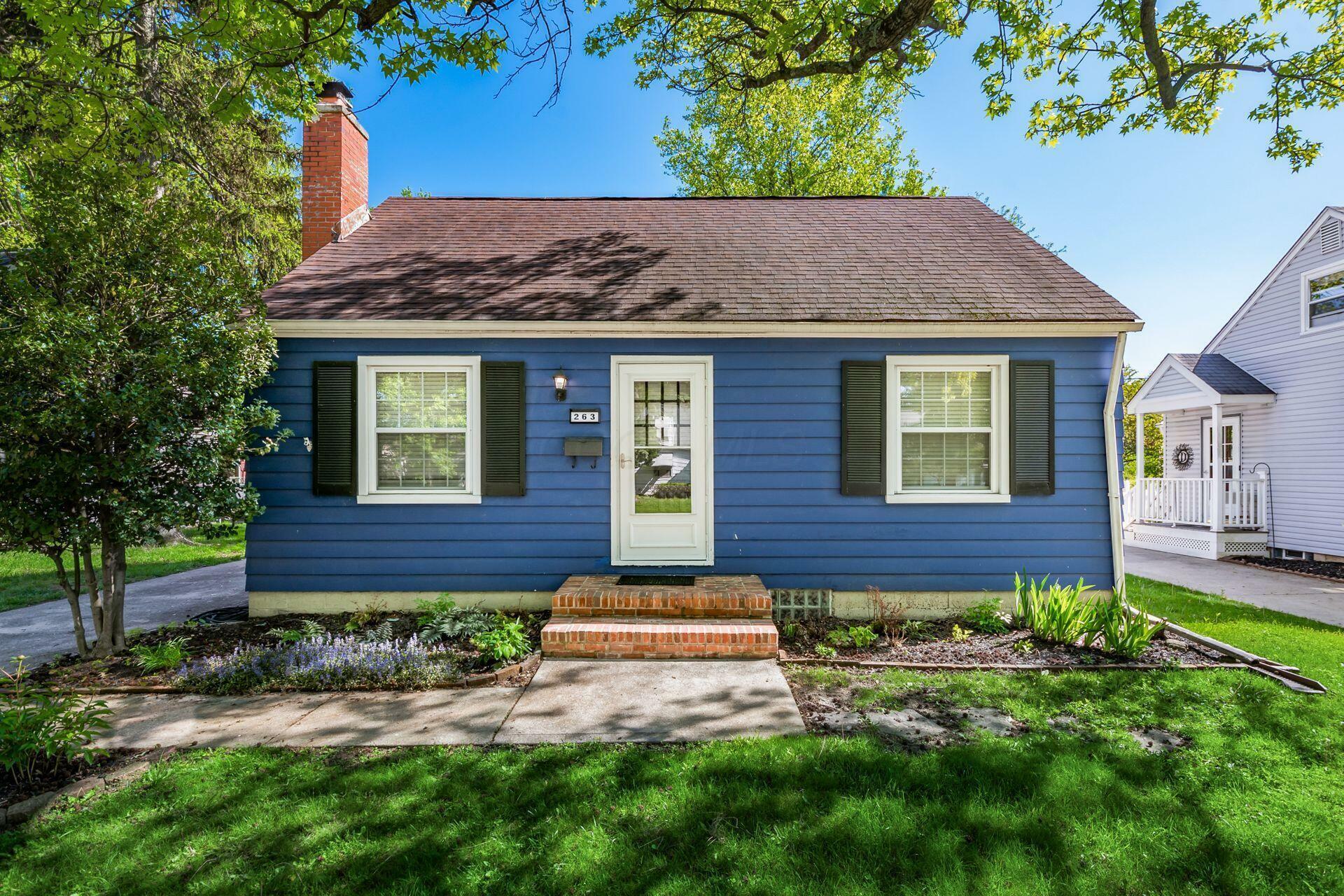 Property Photo: 263 E Beaumont Road OH 43214
