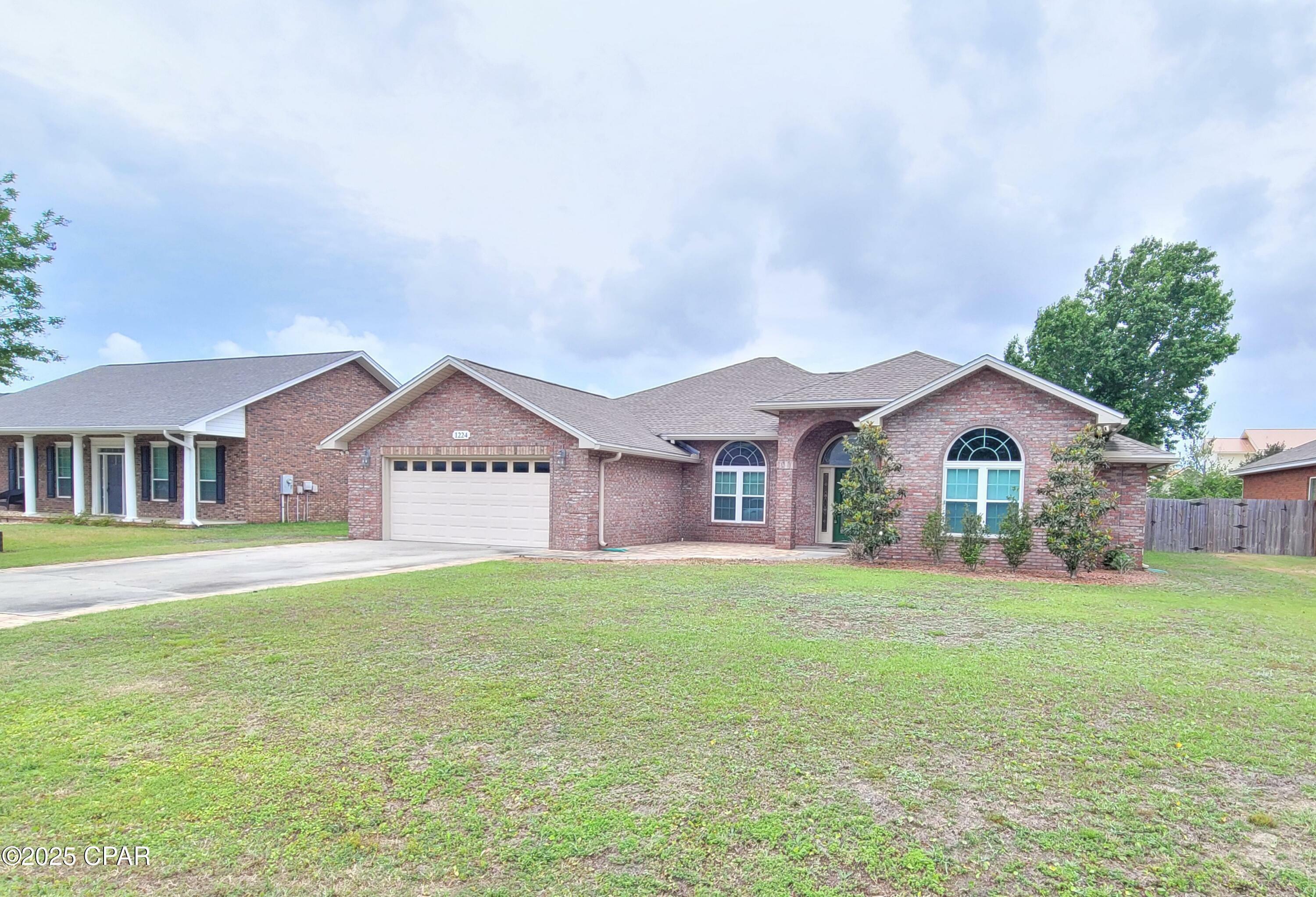 Property Photo: 1224 Huntington Ridge Road FL 32444
