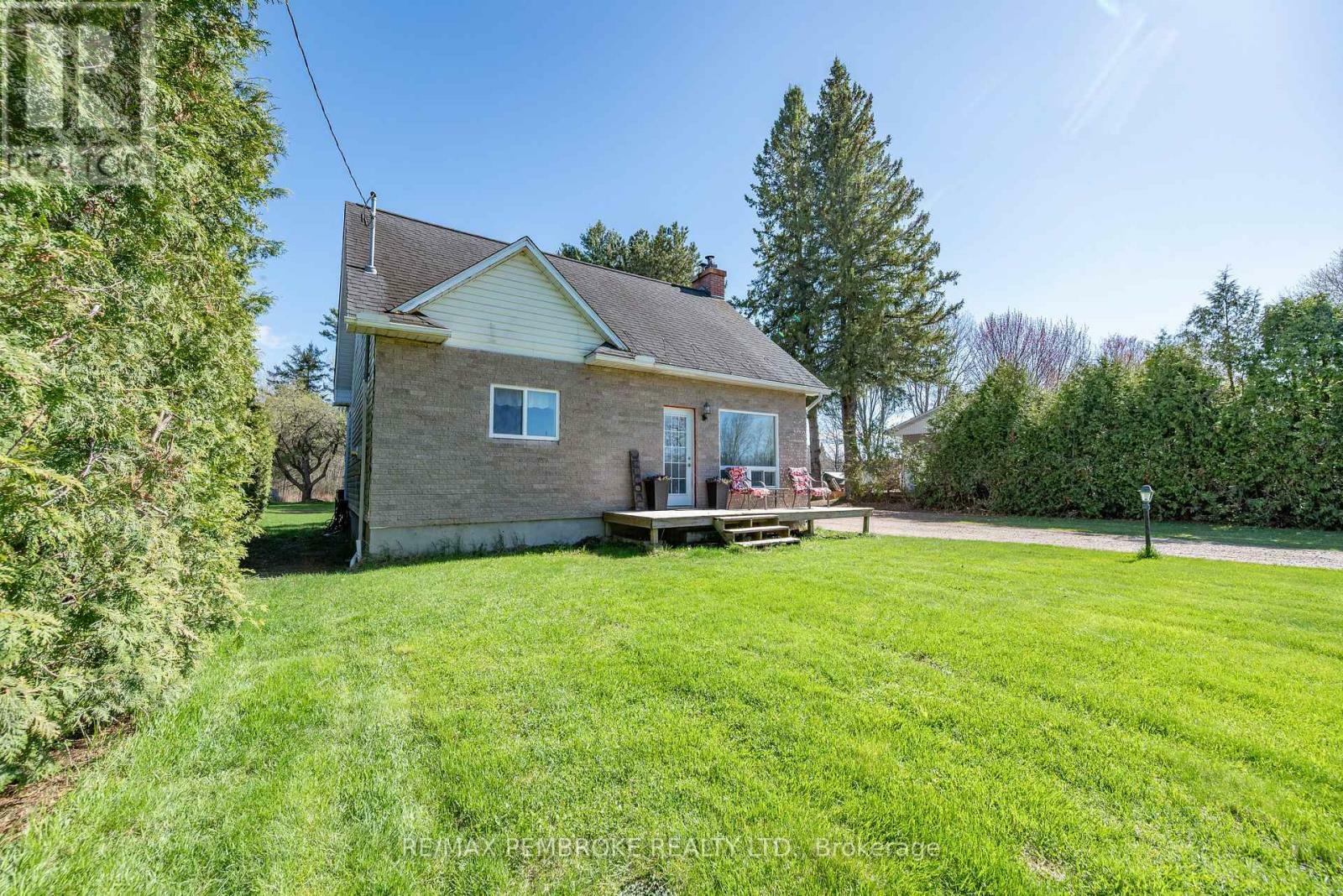 Property Photo:  38512 Highway 41 Highway  ON K8A 6W4 