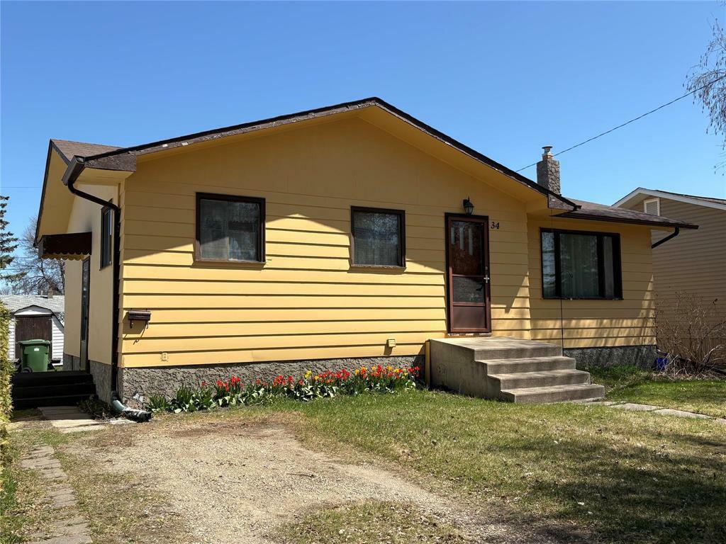 Property Photo: 24 11th Avenue Southeast MB R7N 2H4
