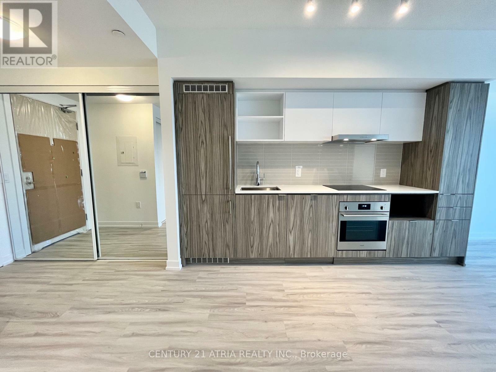 Property Photo: 55 Cooper Street 3102 ON M5E 0G1
