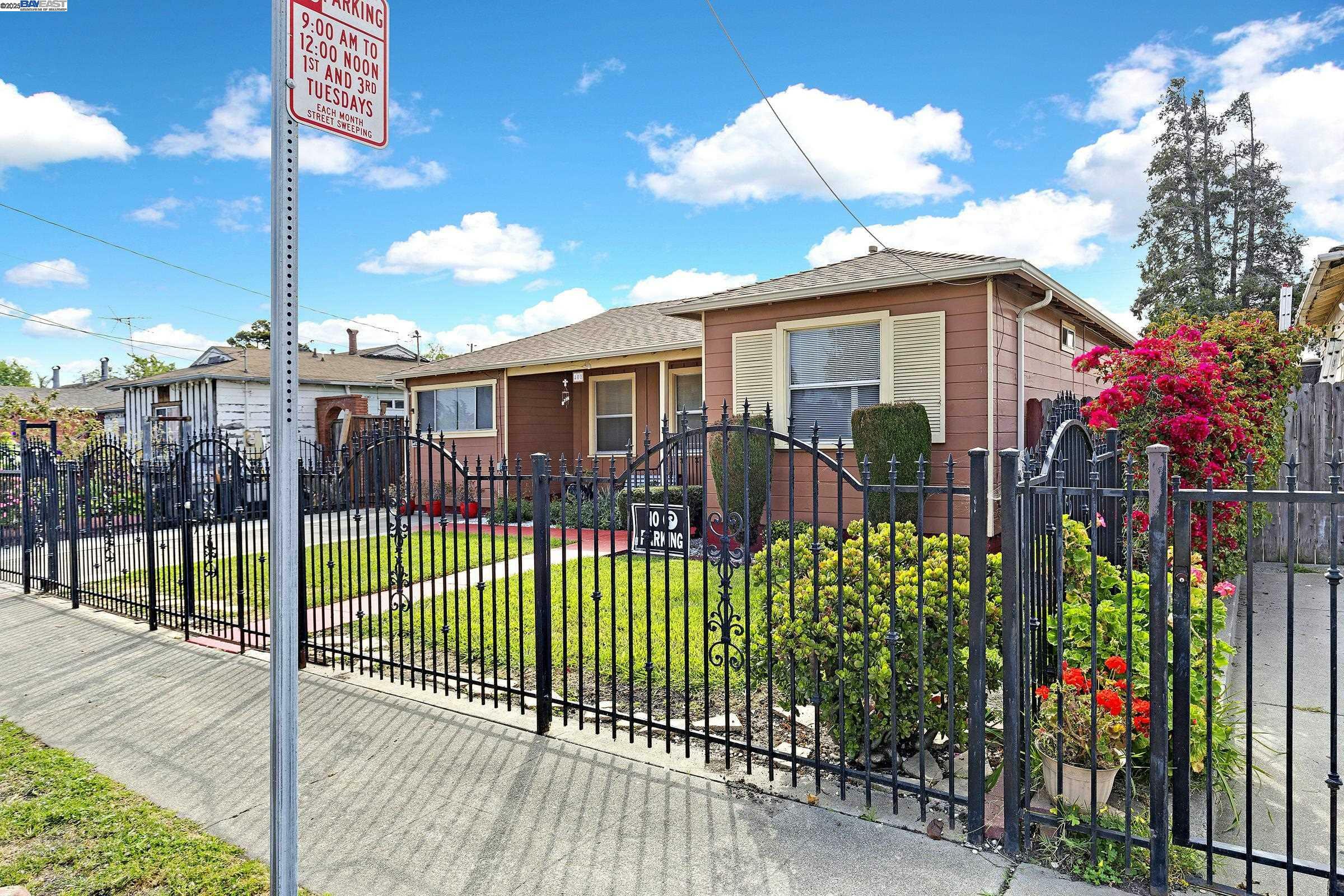 Property Photo: 408 Burlwood Ave CA 94603