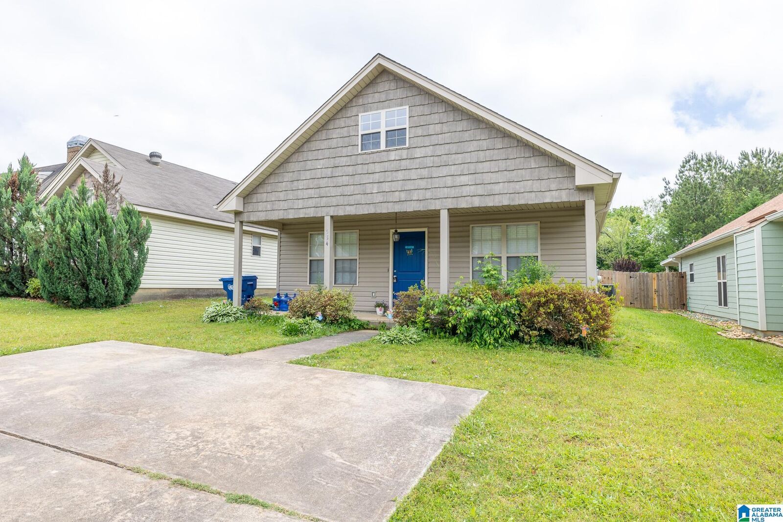 Property Photo: 584 Fox Run Circle AL 35125