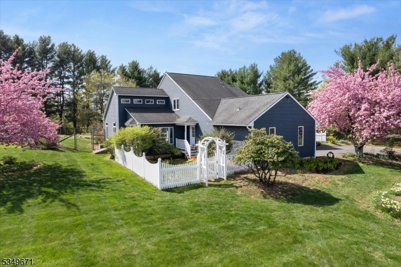 15 Stacey Drive  Clinton Twp. NJ 08801 photo