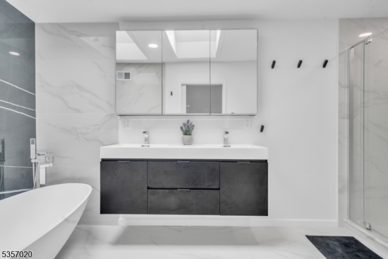 Property Photo: 173 Runnymede Pkwy NJ 07974