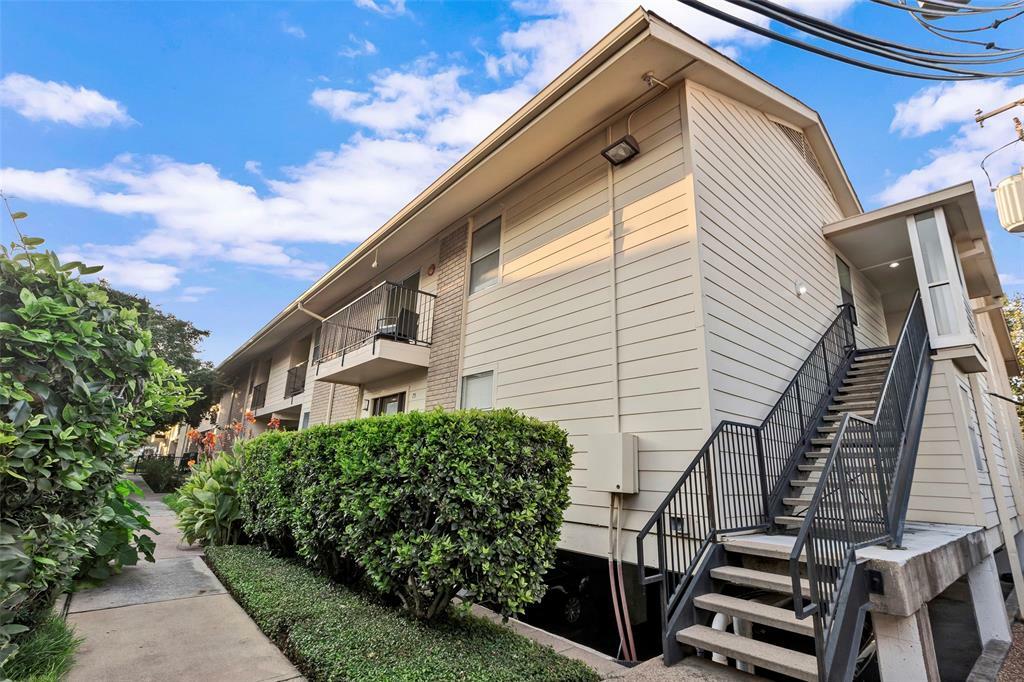 Property Photo: 3131 Cummins Street 94 TX 77027