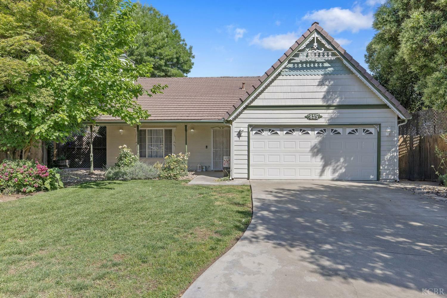 Property Photo: 815 S Pinkham Street S CA 93292