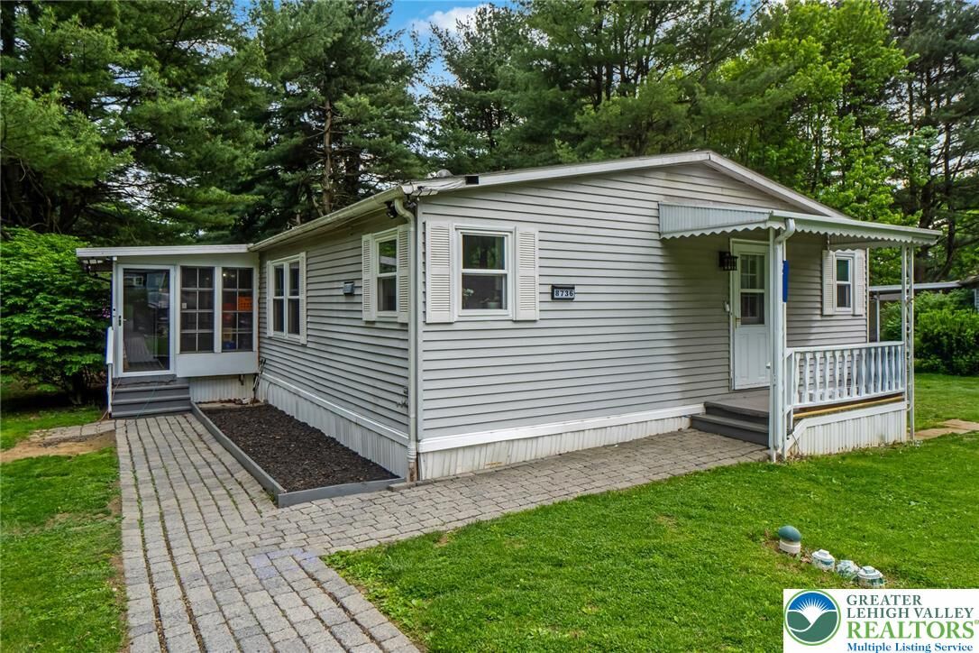 Property Photo:  8736 Evergreen Circle  PA 18031 