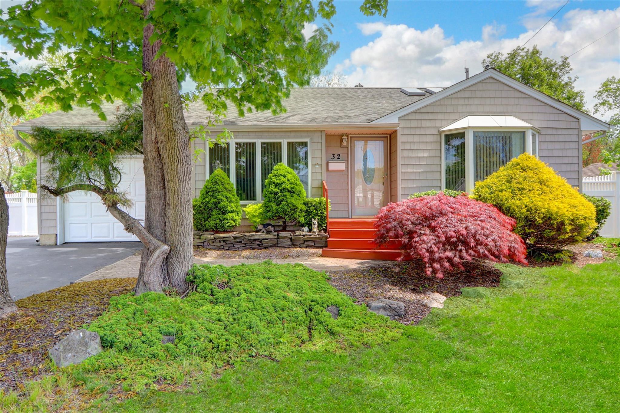 Property Photo: 32 Santapogue Drive NY 11757