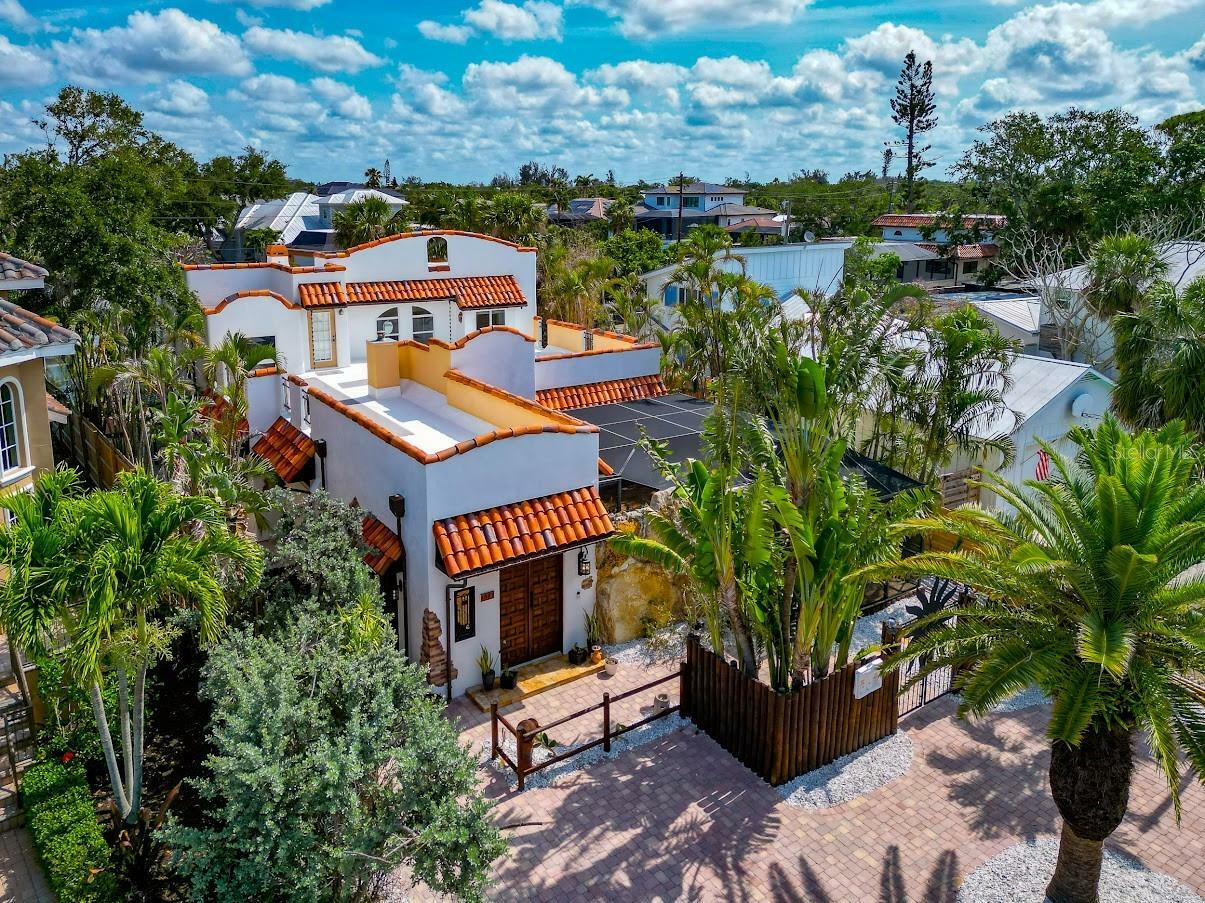 Property Photo: 681 Avenida De Mayo FL 34242