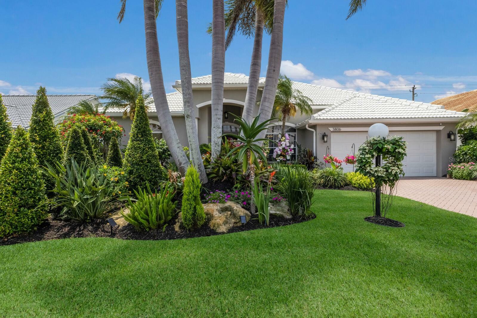 Property Photo: 3806 72nd Terrace E FL 34243
