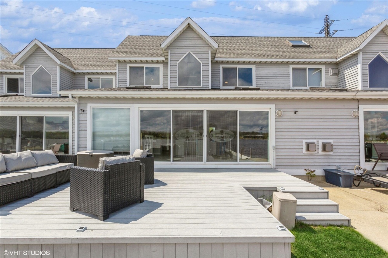 257 Shoreview Way 9  Saint Joseph MI 49085-1170 photo