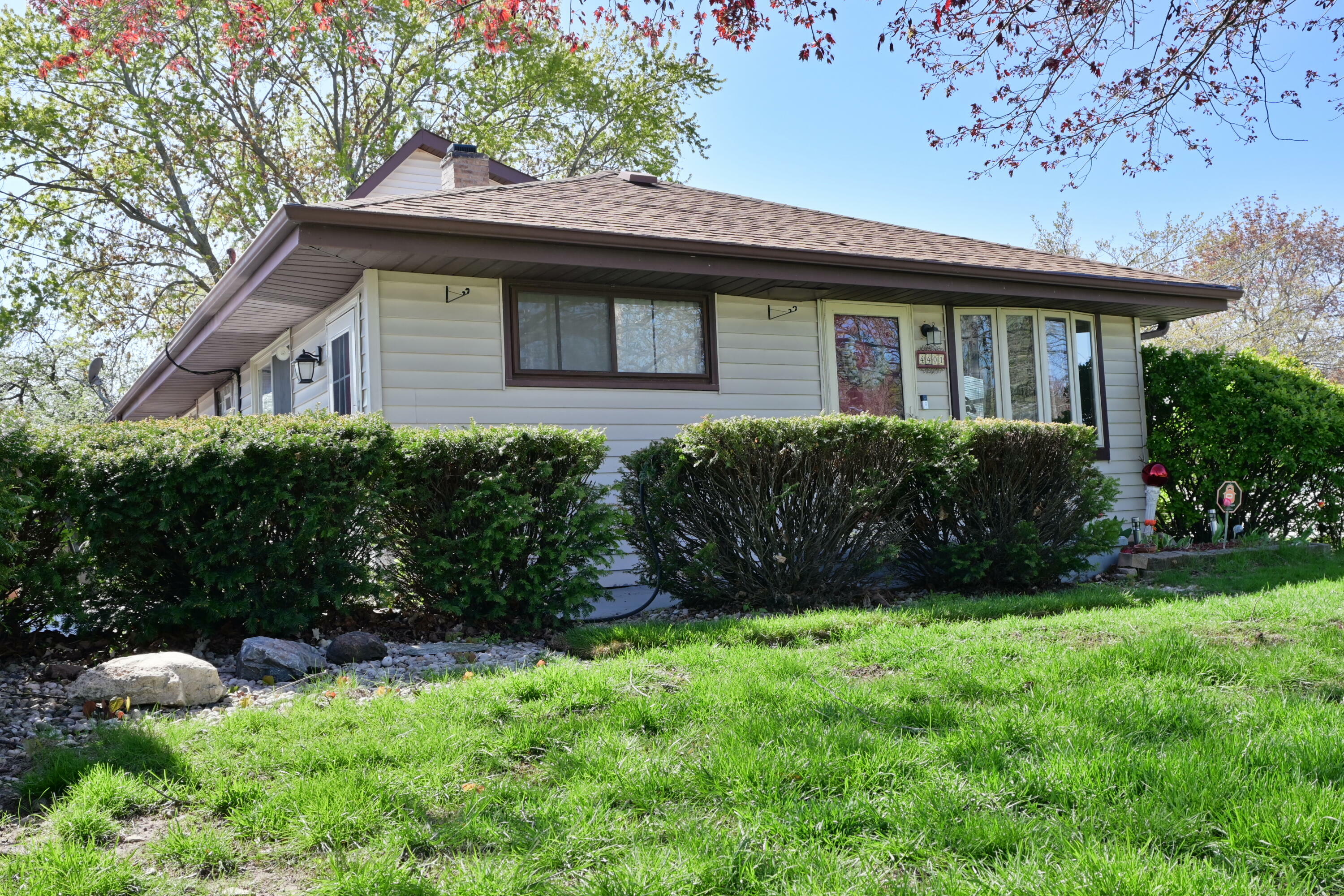 4401 S 51st St  Greenfield WI 53220 photo