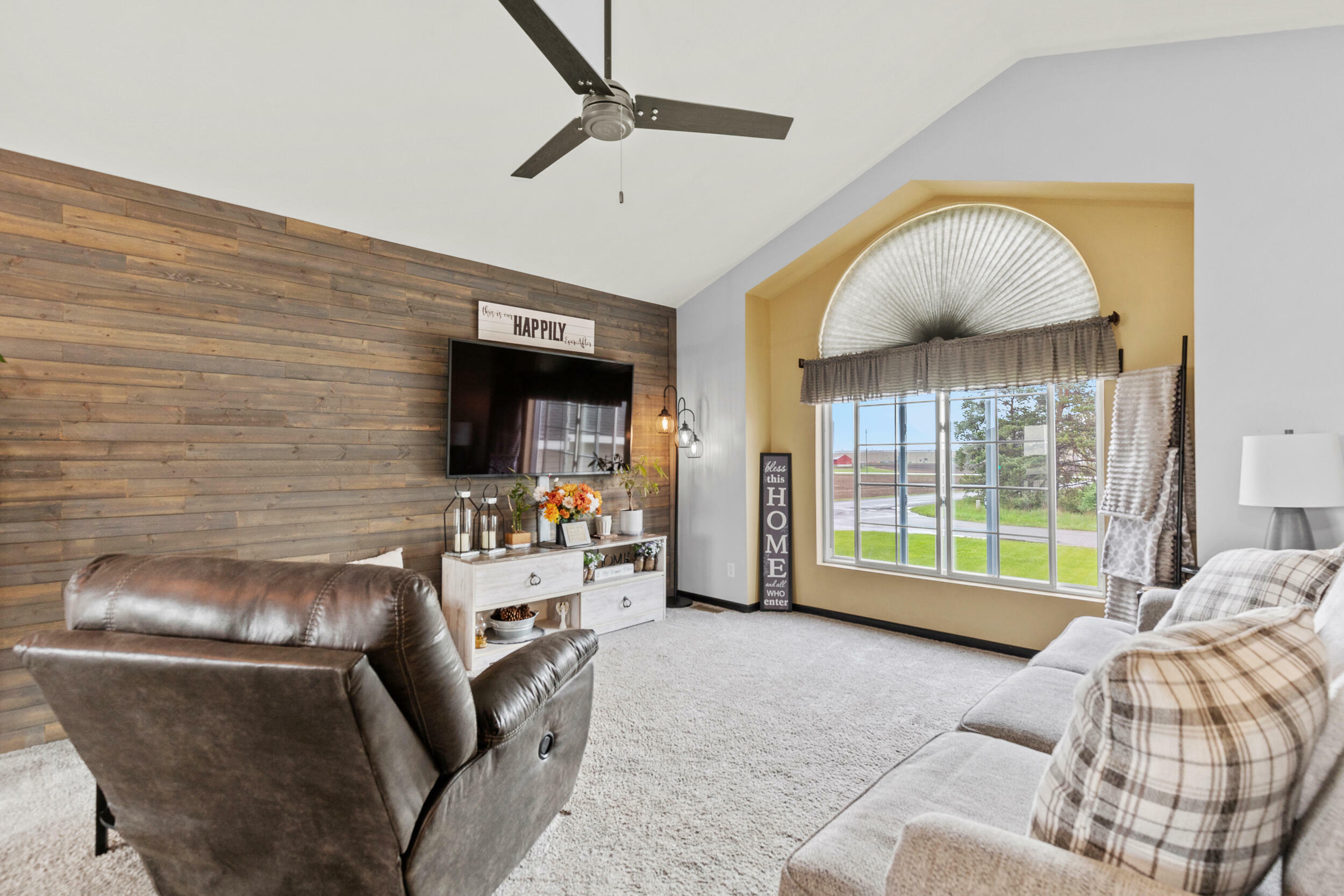 Property Photo: 761 Willow Street MI 49329