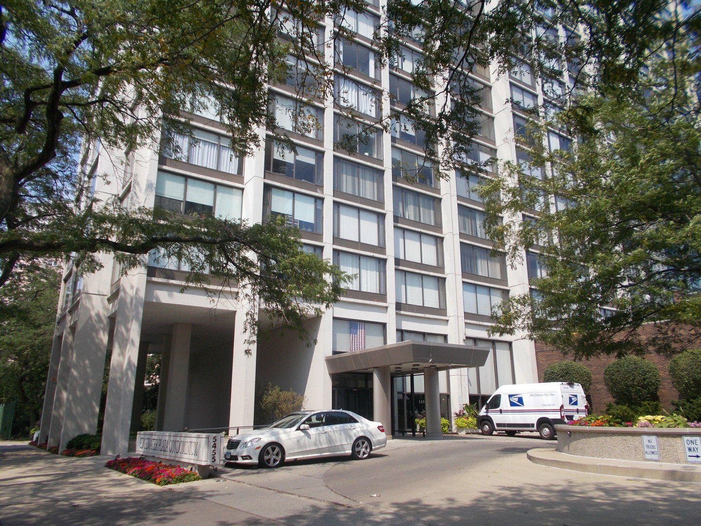 Property Photo: 5455 N Sheridan Road 408 IL 60640