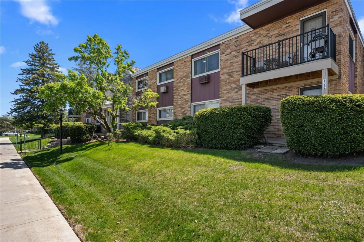Property Photo: 1313A S. Rebeeca Road 202 IL 60148
