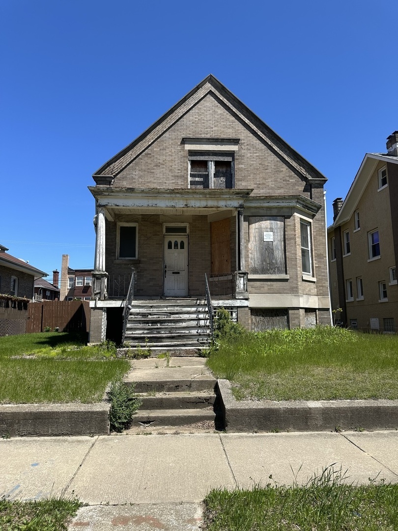 Property Photo: 7347 S Paxton Avenue IL 60649