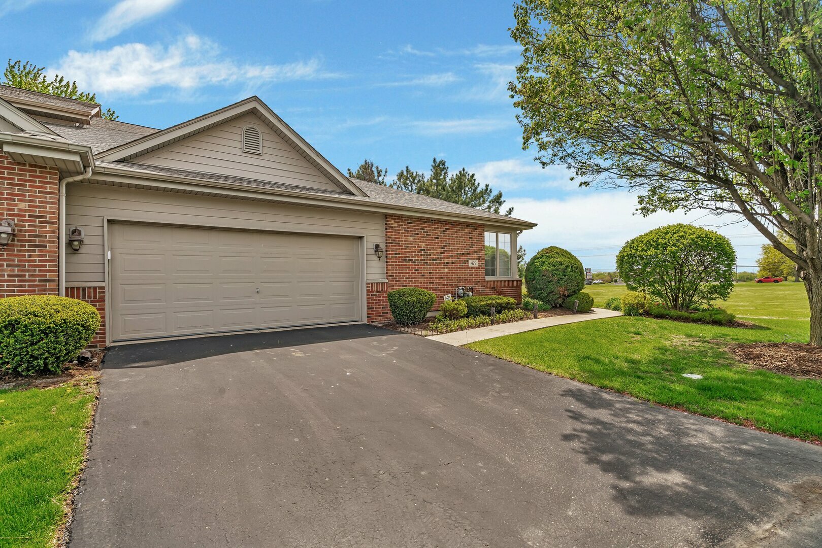 Property Photo: 472 Linden Circle IL 60401