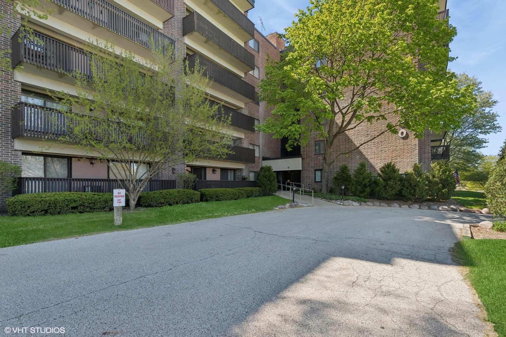 Property Photo: 920 Vose Drive 605 IL 60031