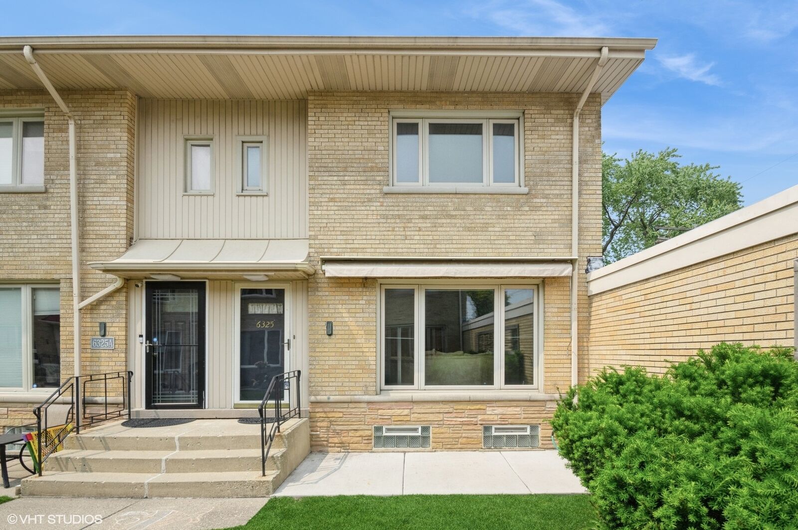 Property Photo: 6325 N Cicero Avenue IL 60646