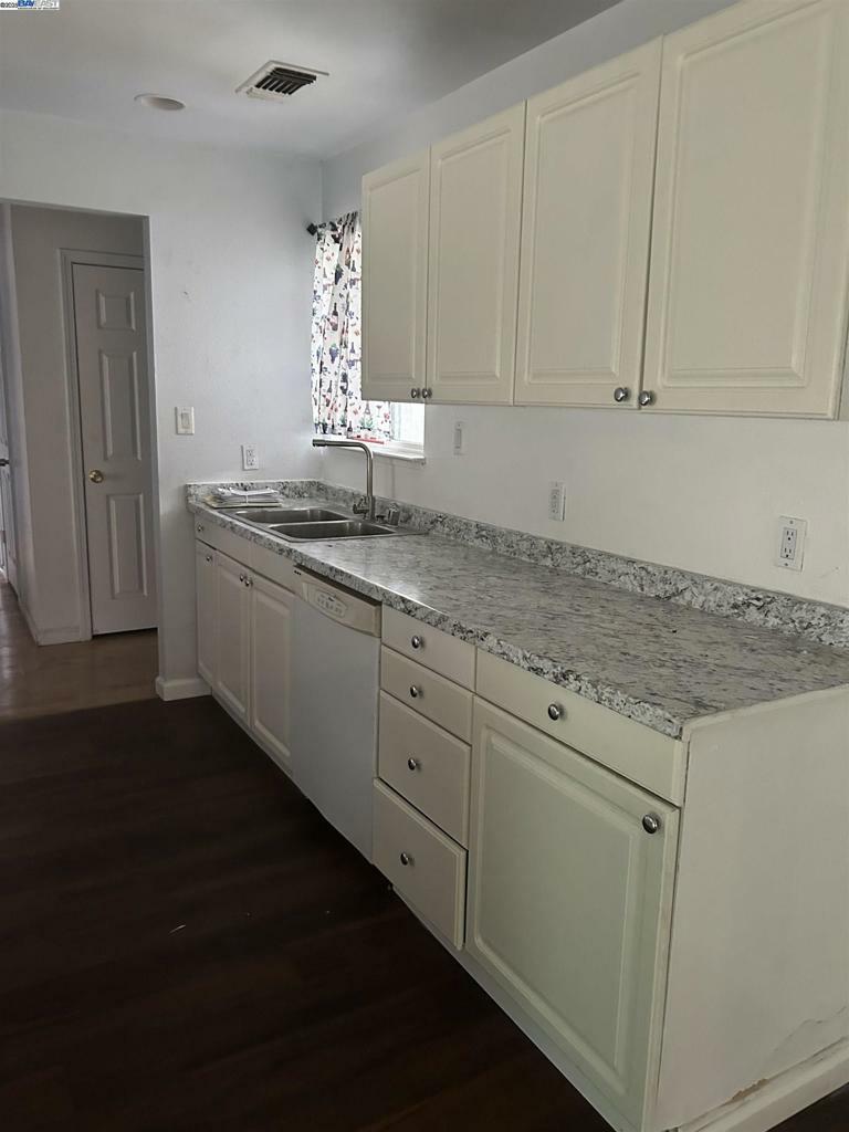 Property Photo: 2183 Meadowview Rd CA 95832-1213