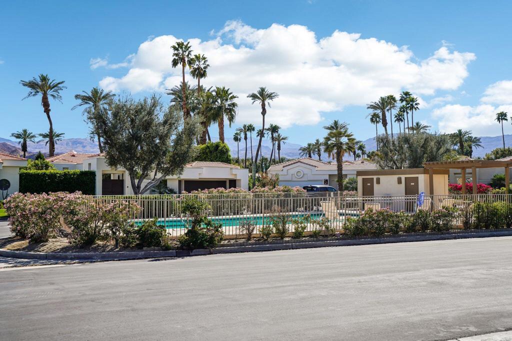 Property Photo: 75294 Saint Andrews Court CA 92210