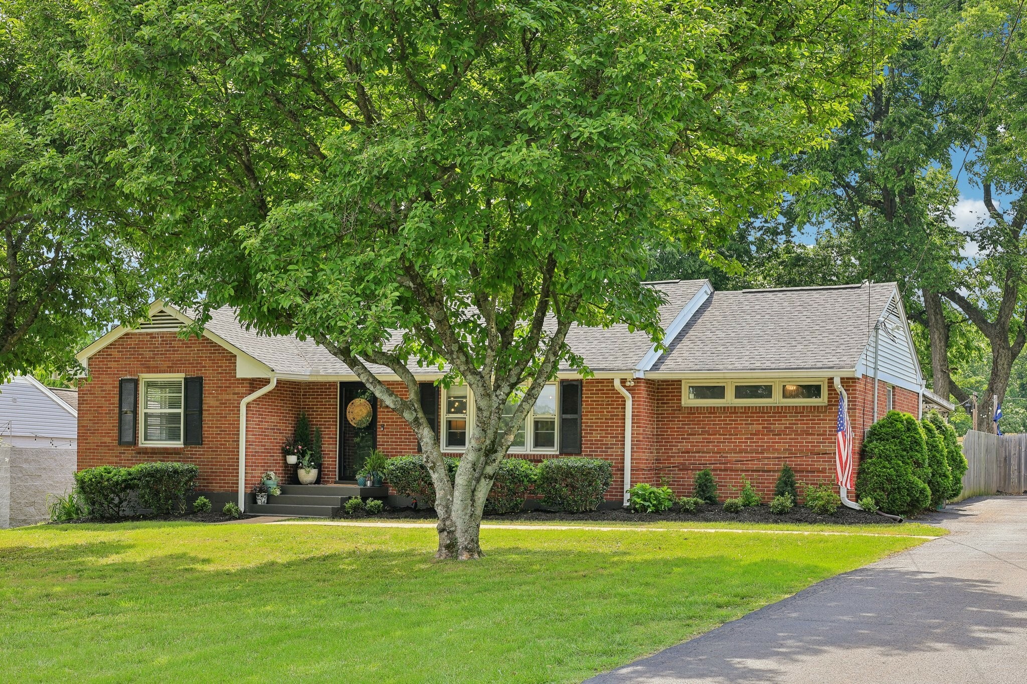 Property Photo: 4719 Vicar Dr TN 37211