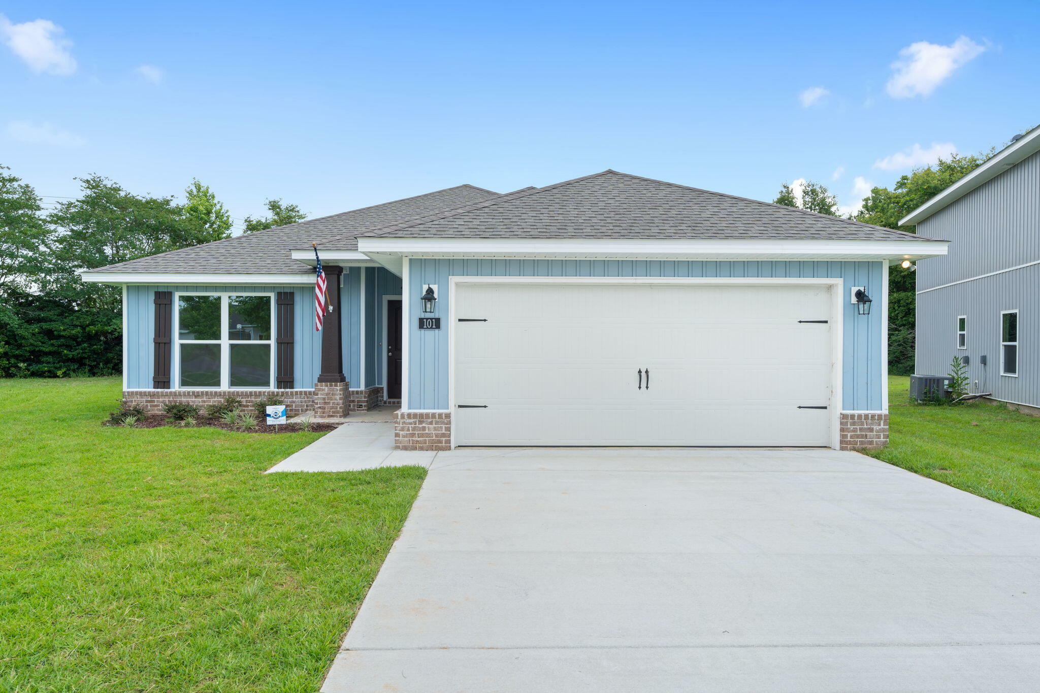 Property Photo: 5015 Rainwater Road FL 32583