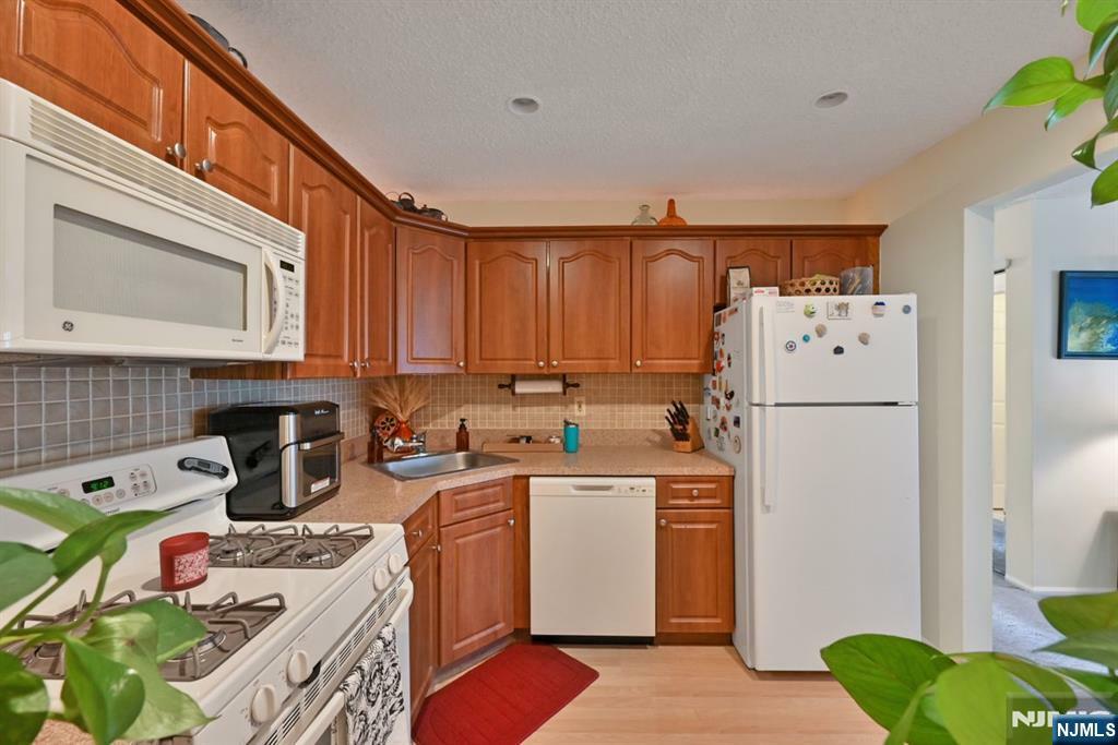 Property Photo: 652 Plum Terrace 652 NJ 07430