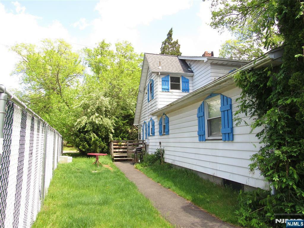 Property Photo:  182 W Midland Avenue 2  NJ 07652 