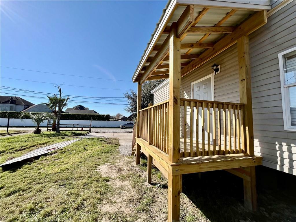 Property Photo: 516 Oak Road LA 70037