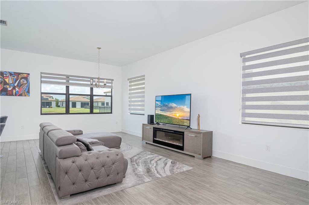 Property Photo: 5461 Soria Ave FL 34142