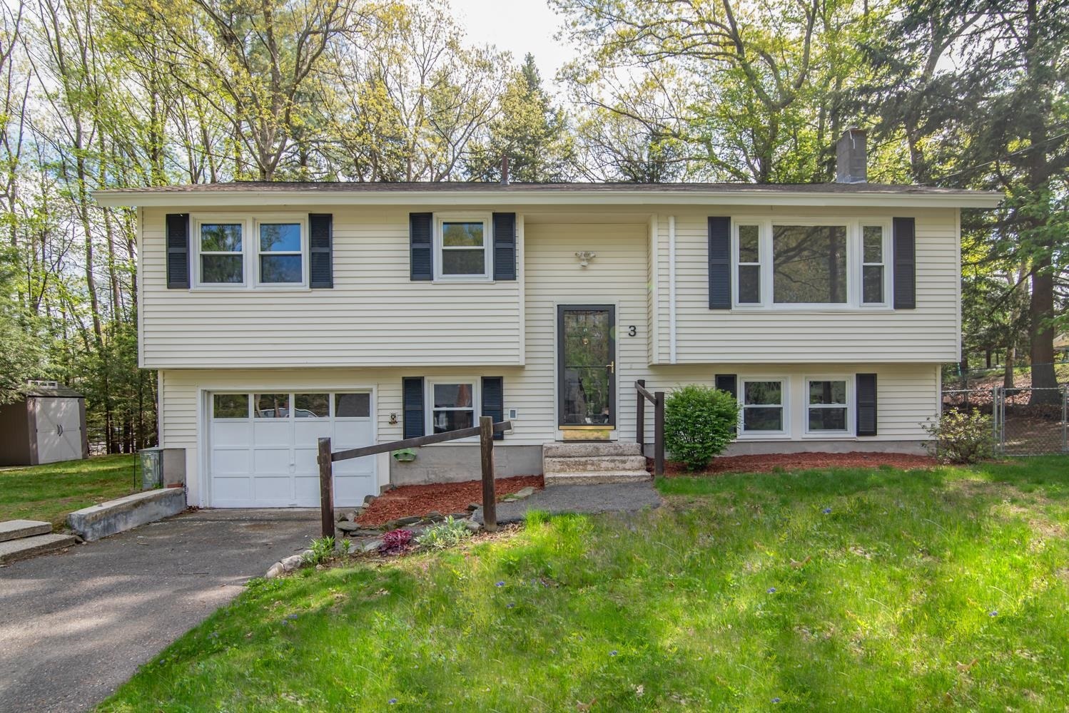 Property Photo: 3 Roundtree Drive NH 03054