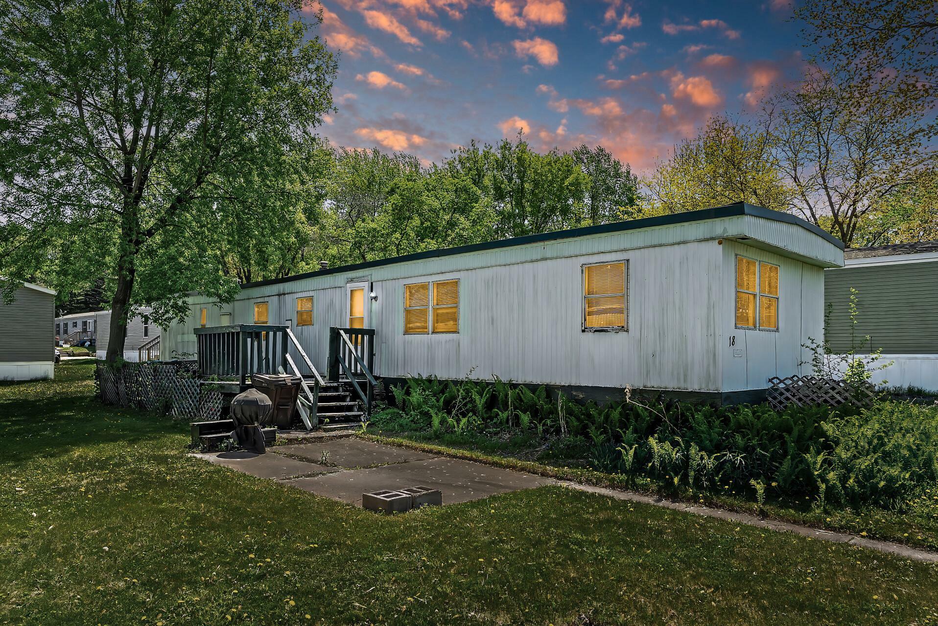 Property Photo: 501 W Forest Street 18 MN 56011