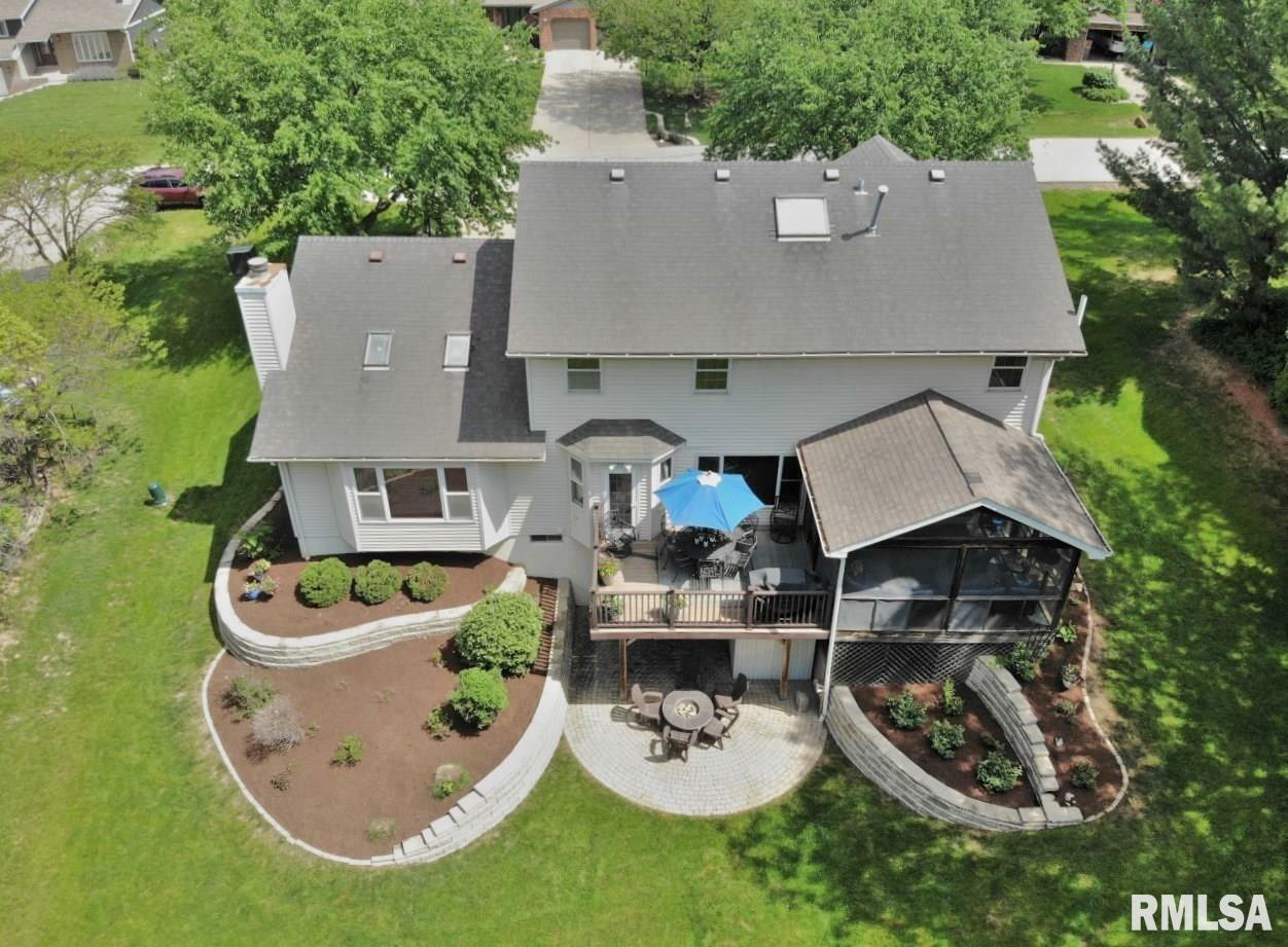 Property Photo: 303 E White Oak Court IL 61611