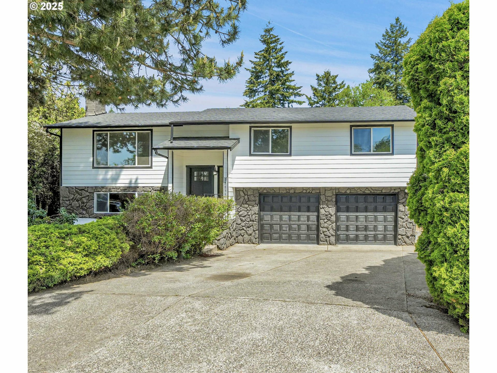 18839 NE Irving Ct  Portland OR 97230 photo
