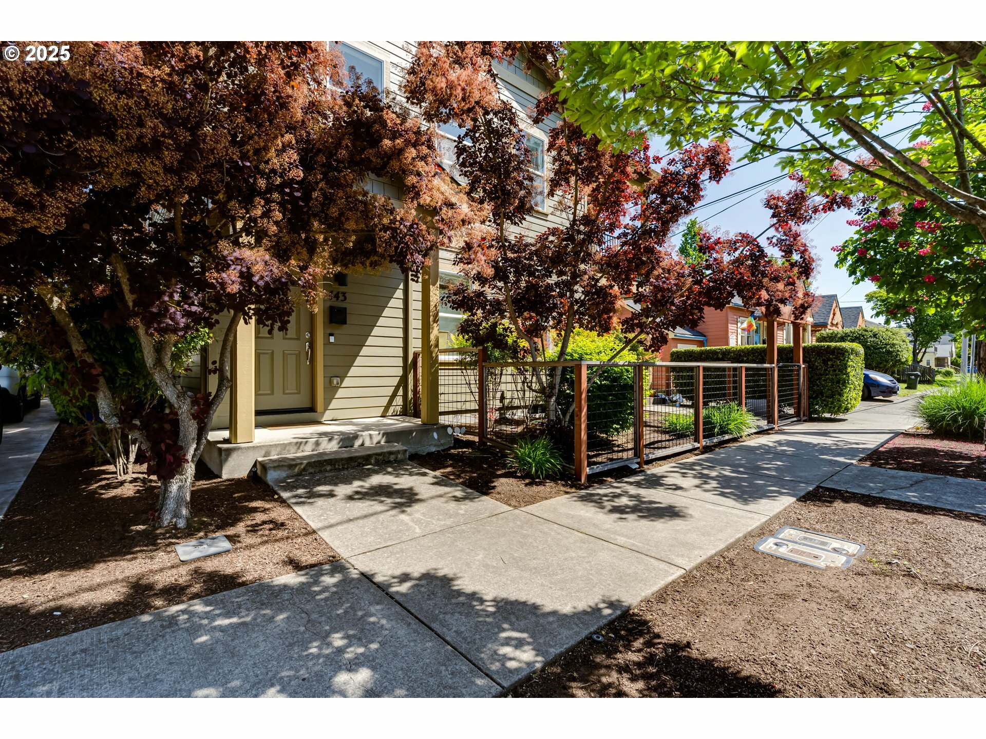 Property Photo: 443/447 E 16th Ave OR 97401