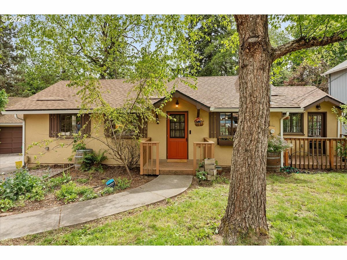 2906 SW Spring Garden St  Portland OR 97219 photo