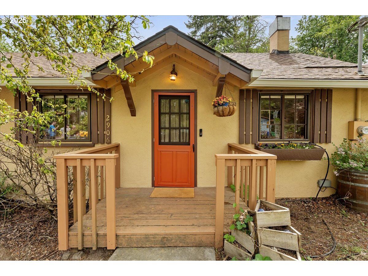 Property Photo: 2906 SW Spring Garden St OR 97219