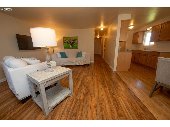 Property Photo:  1673 29th St  OR 97439 