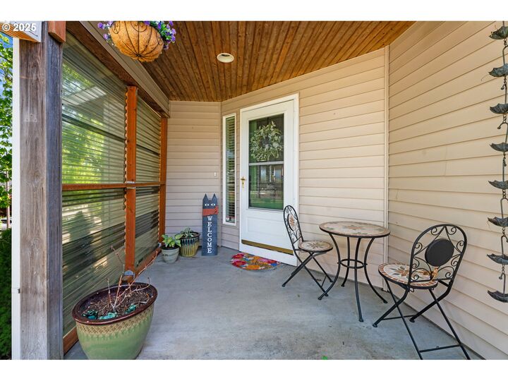 Property Photo:  3218 SW Corbeth Ln  OR 97060 