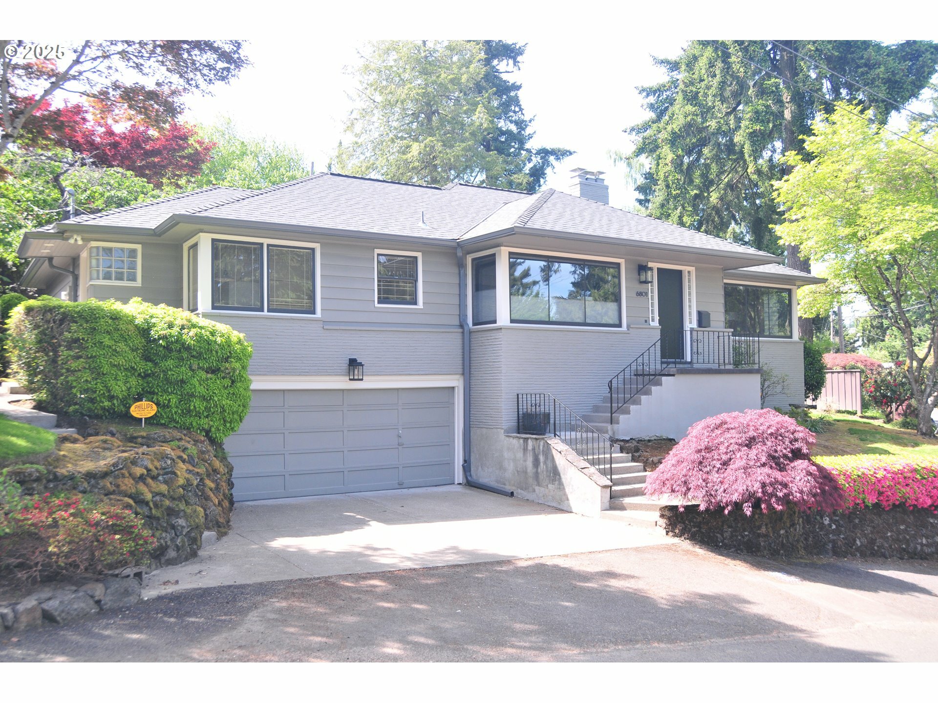 Property Photo: 6801 SW Burlingame Ave OR 97219